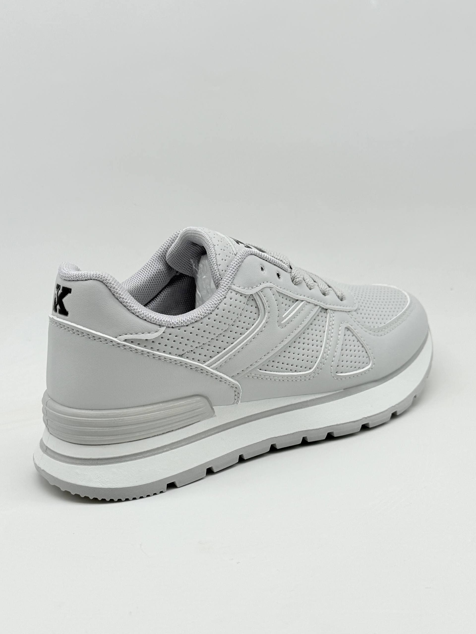 کتانی ریبوک خاکستری gray Reebok sneakers — تصویر ۲
