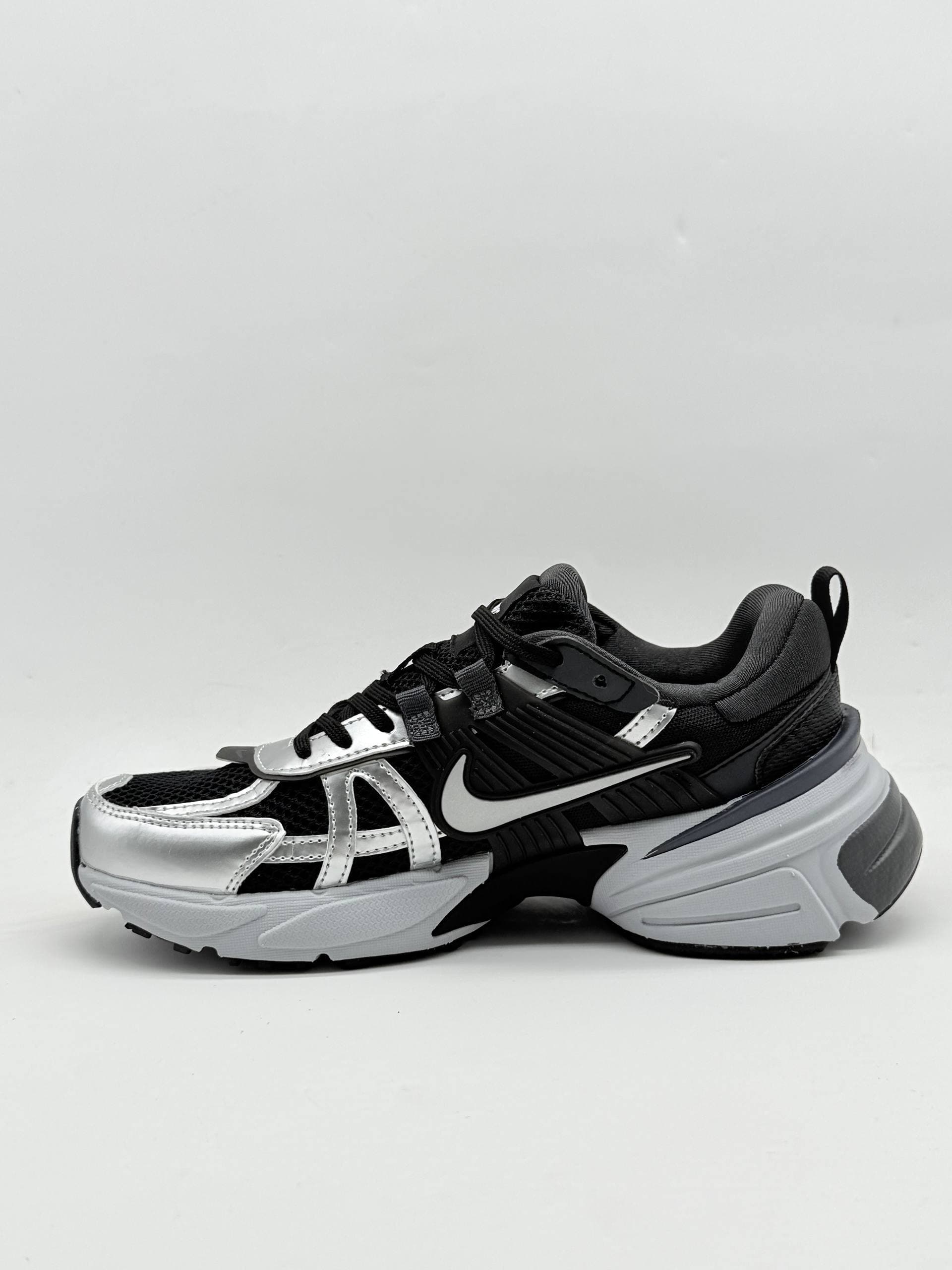 کفش نایک وی تو کی مشکی نقره ای Nike V2K black silver shoes — تصویر ۵