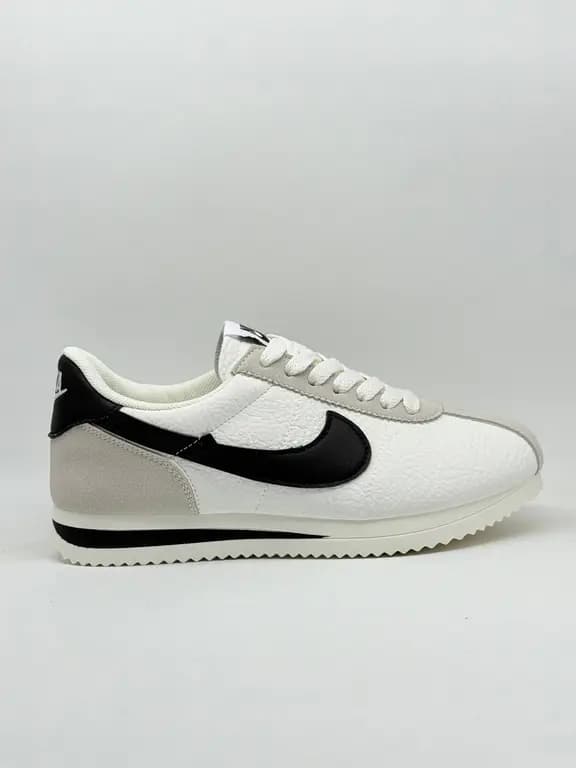 کفش نایک سفید white Nike shoes