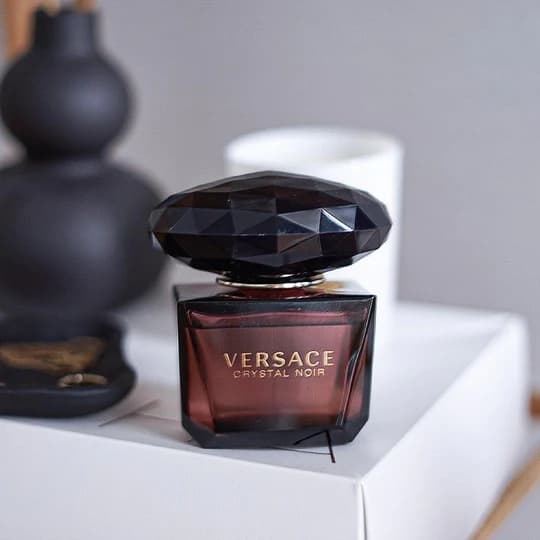 عطر ورساچه کریستال نویر ادوپرفیوم Versace Crystal Noir EDP — تصویر ۳