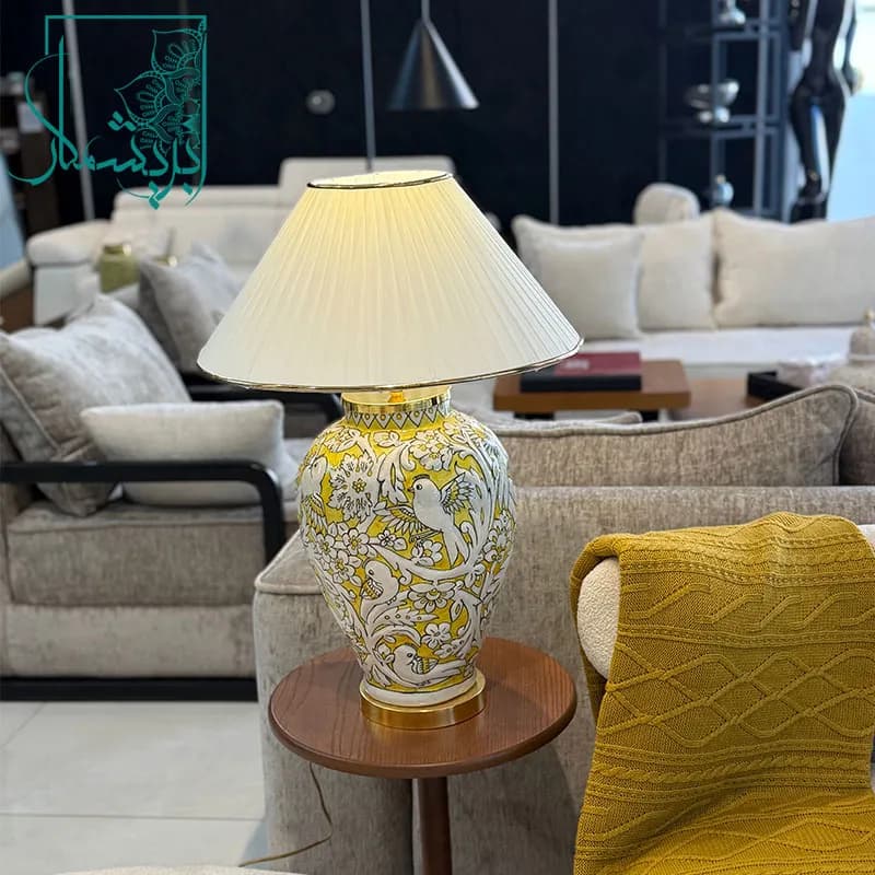 آباژور رومیزی زرد