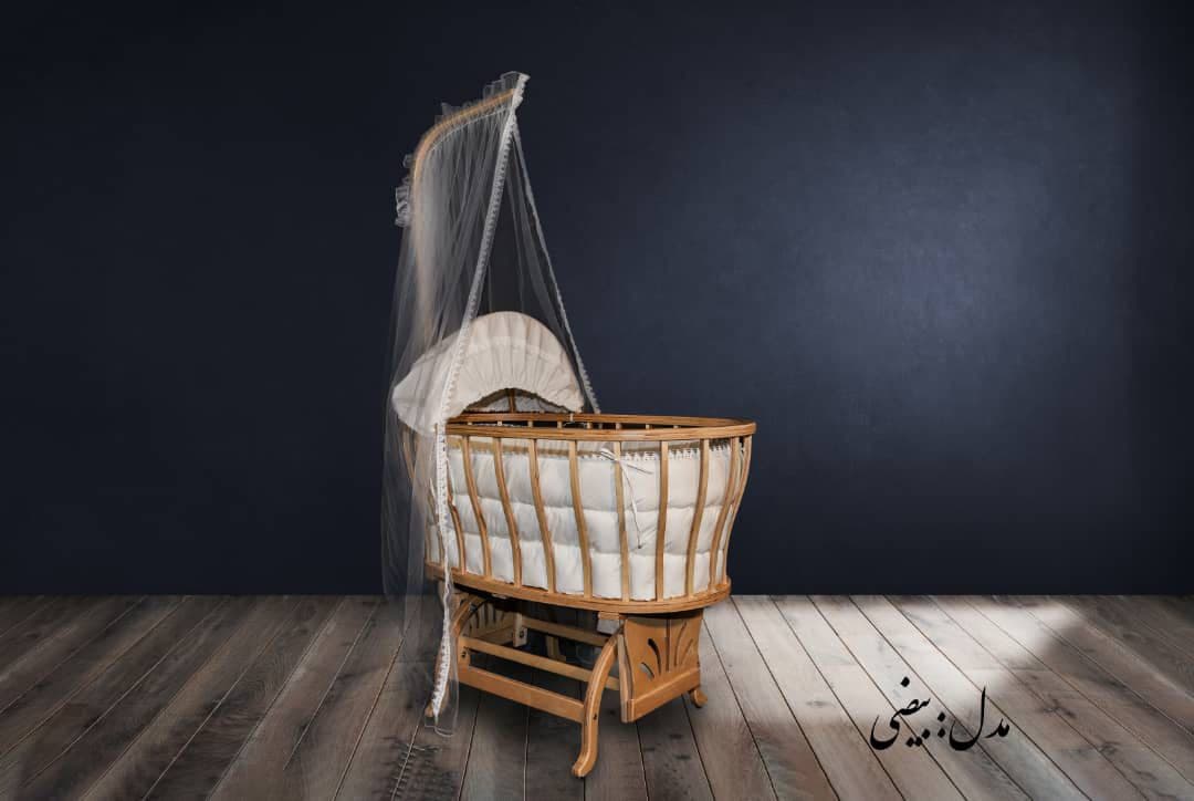 تخت کنار مادر بیضی