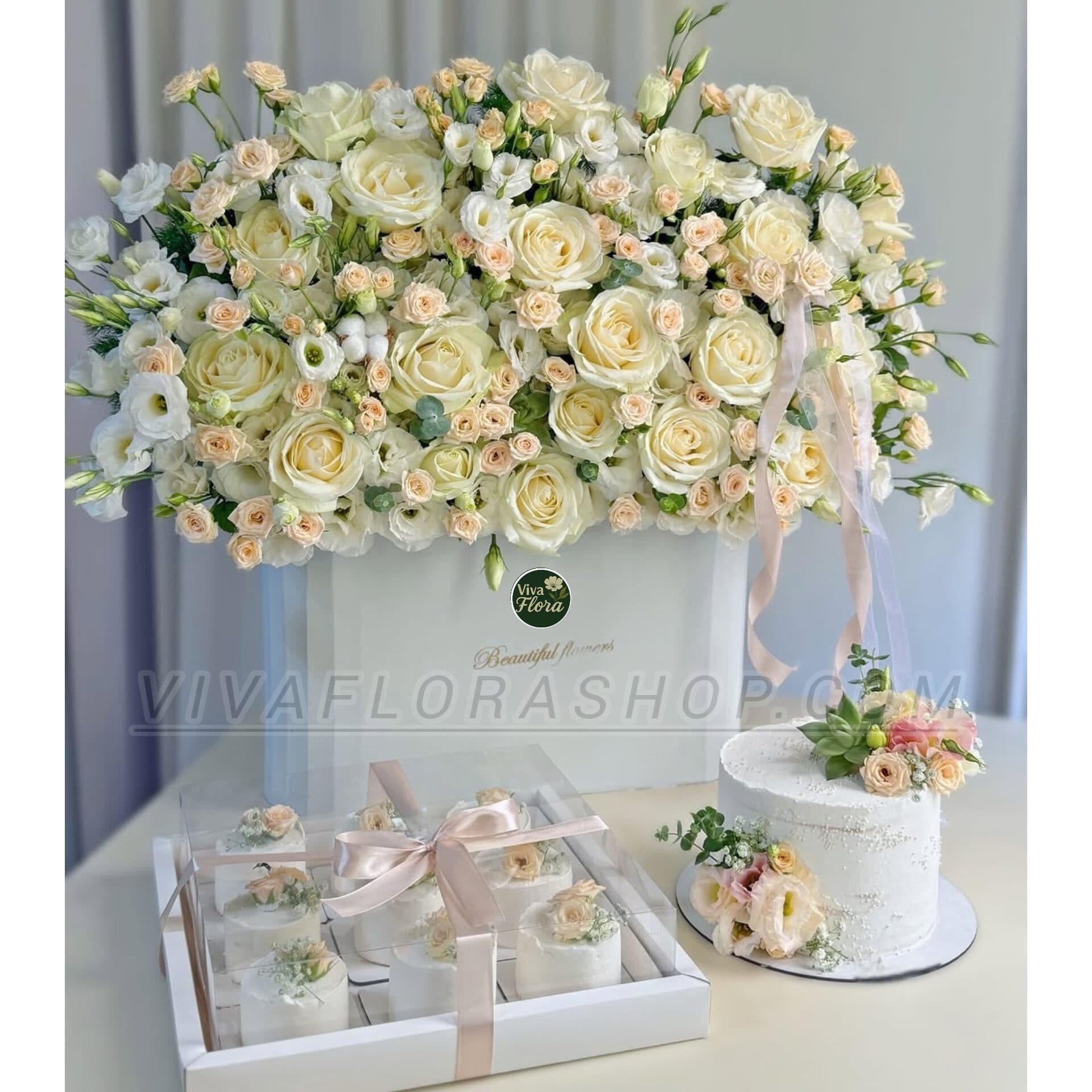 باکس گل و کیک ماه نوش