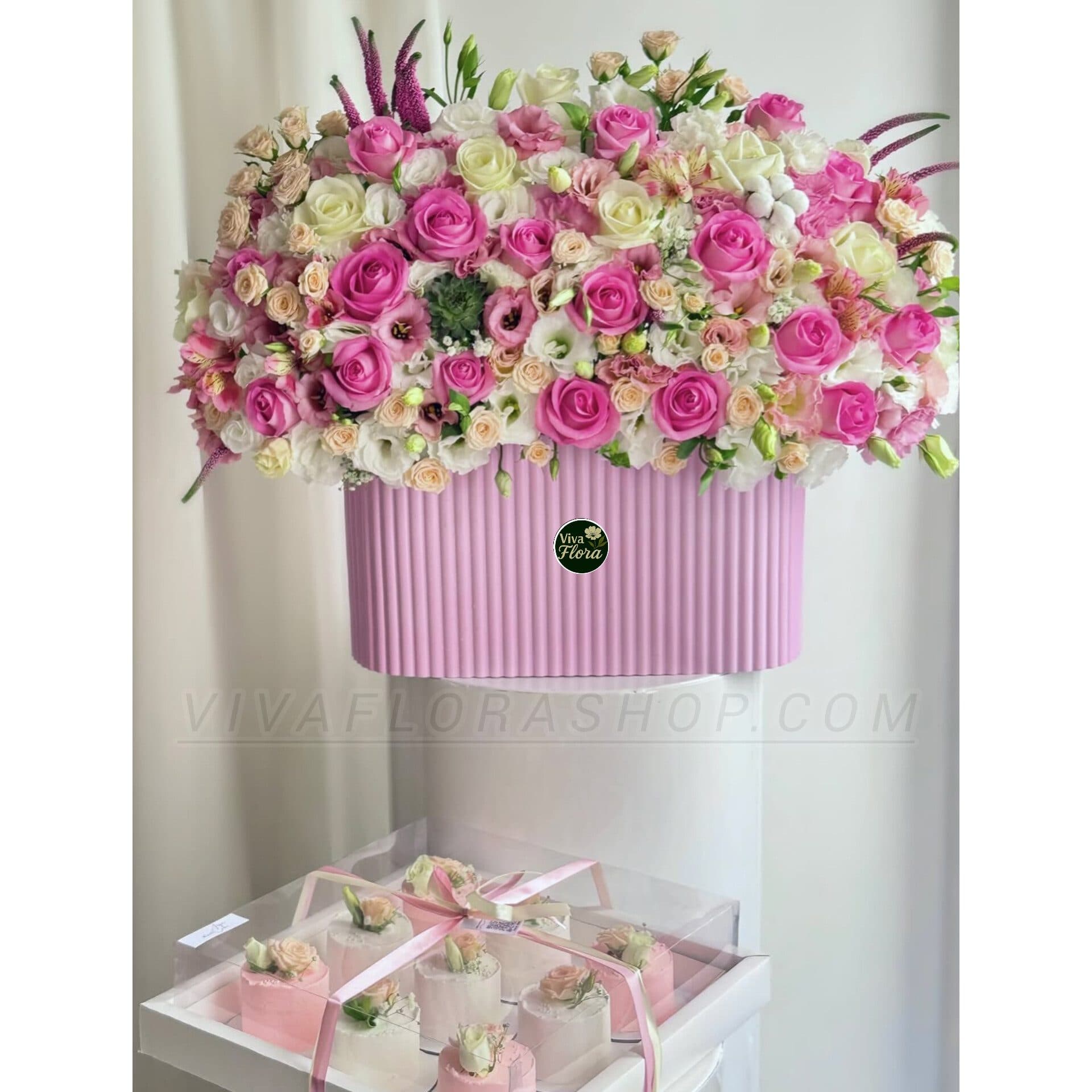 باکس گل و کیک رویای صورتی