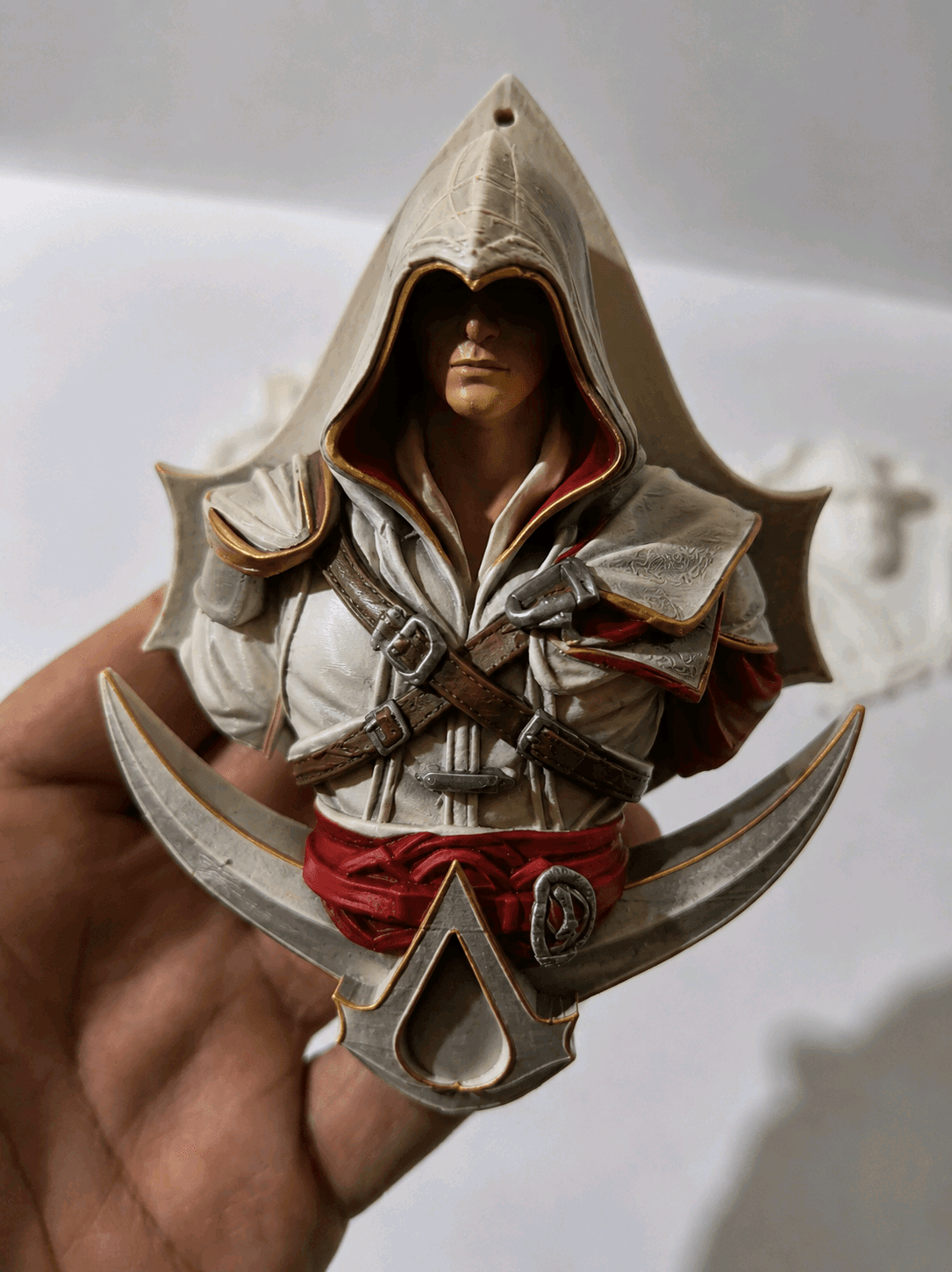 نیمتنه تروفی Ezio Auditore از Assassin’s Creed II