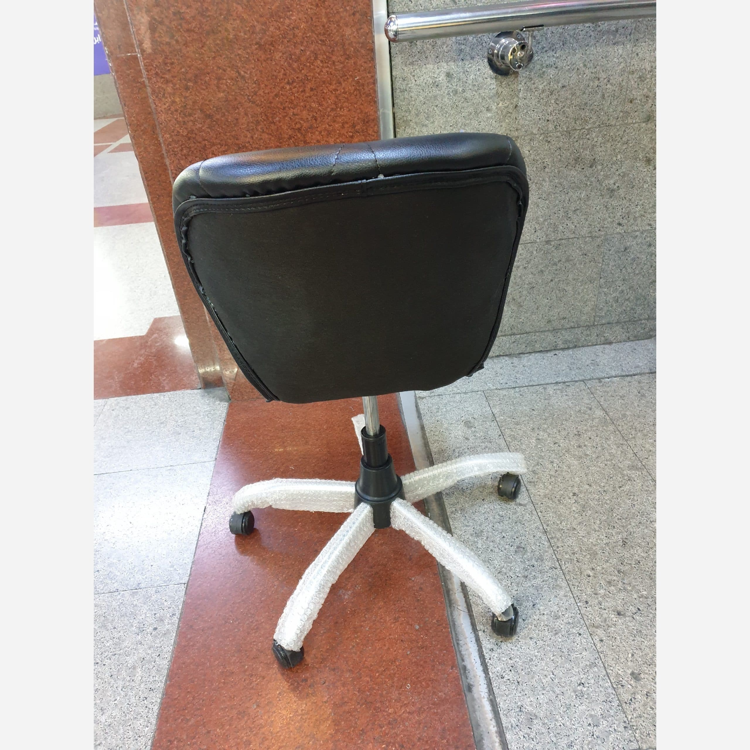 صندلی اداری چرخدار کوچک مبلمان آپادانا apadana مدل 637636 — تصویر ۴