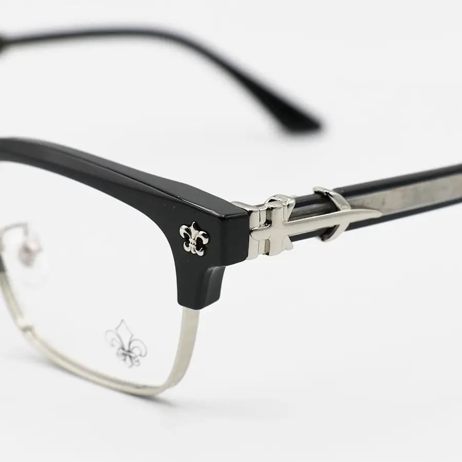 عینک برند Chrome Hearts با فریم کلاب مستر، رنگ مشکی و نقرهای، دسته سیمدار و لنز بلوکات مدل 8010 — تصویر ۶