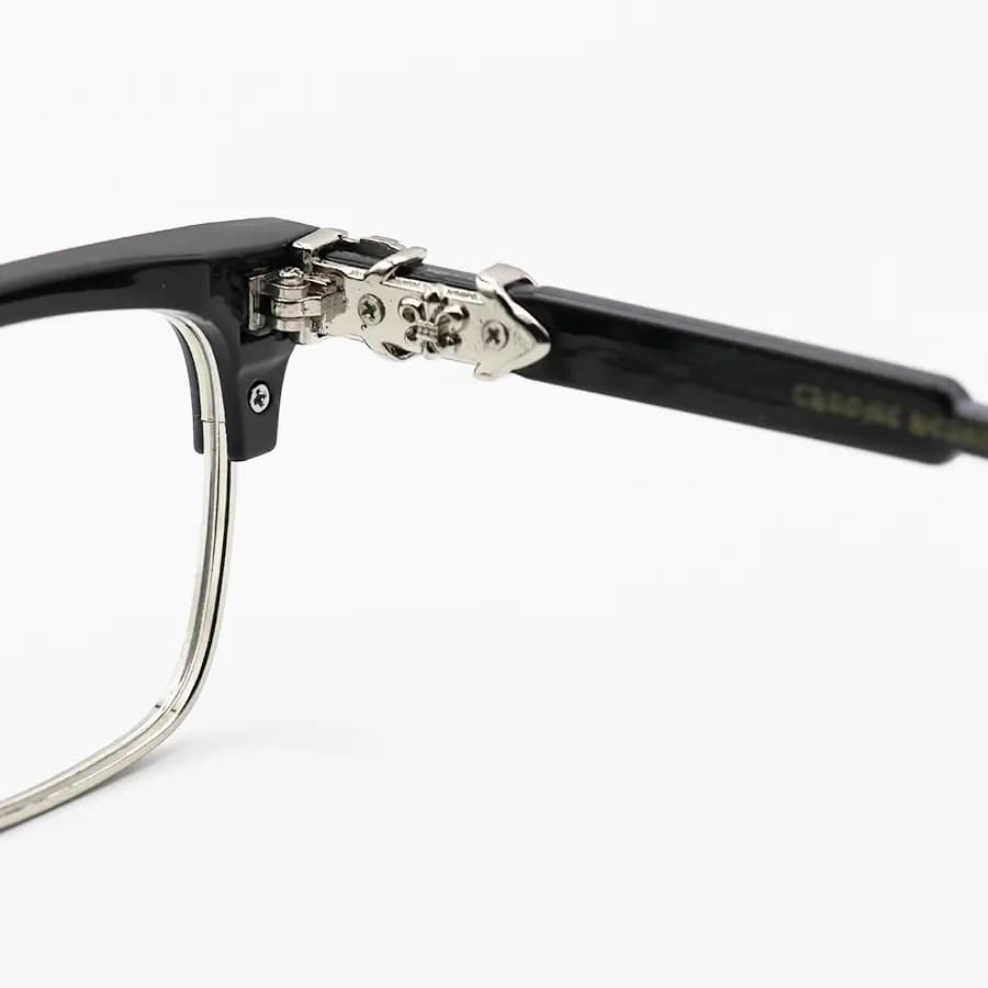 عینک برند Chrome Hearts با فریم کلاب مستر، رنگ مشکی و نقرهای، دسته سیمدار و لنز بلوکات مدل 8010 — تصویر ۵