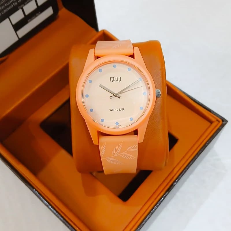 ساعت مچی کیو کیو اورجینال زنانه مدل Q Q V08A-005VY ضدآب — تصویر ۳