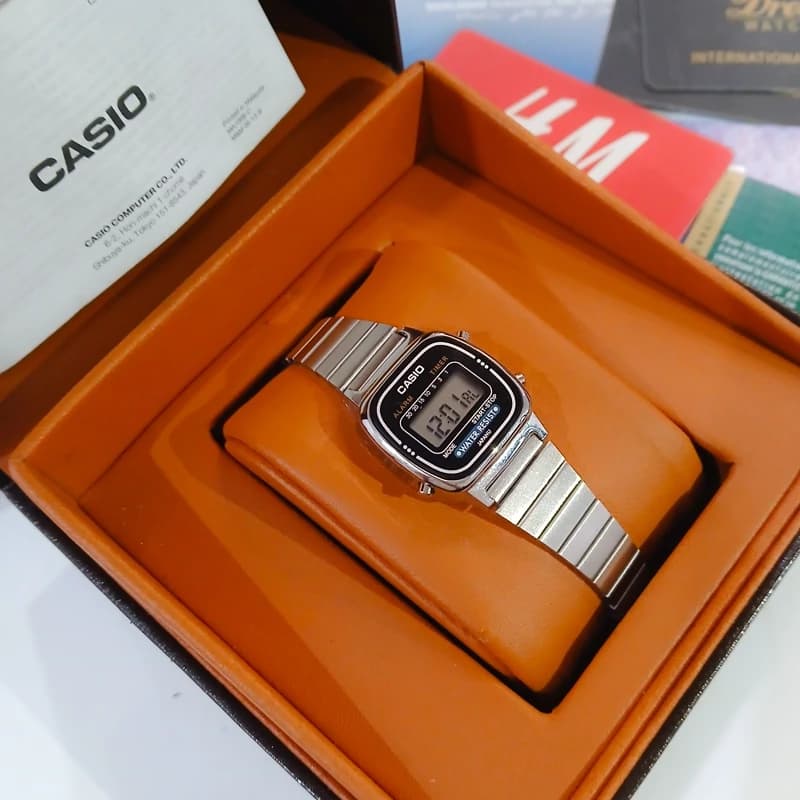 ساعت زنانه کاسیو نوستالژی CASIO LA670W نقره ای