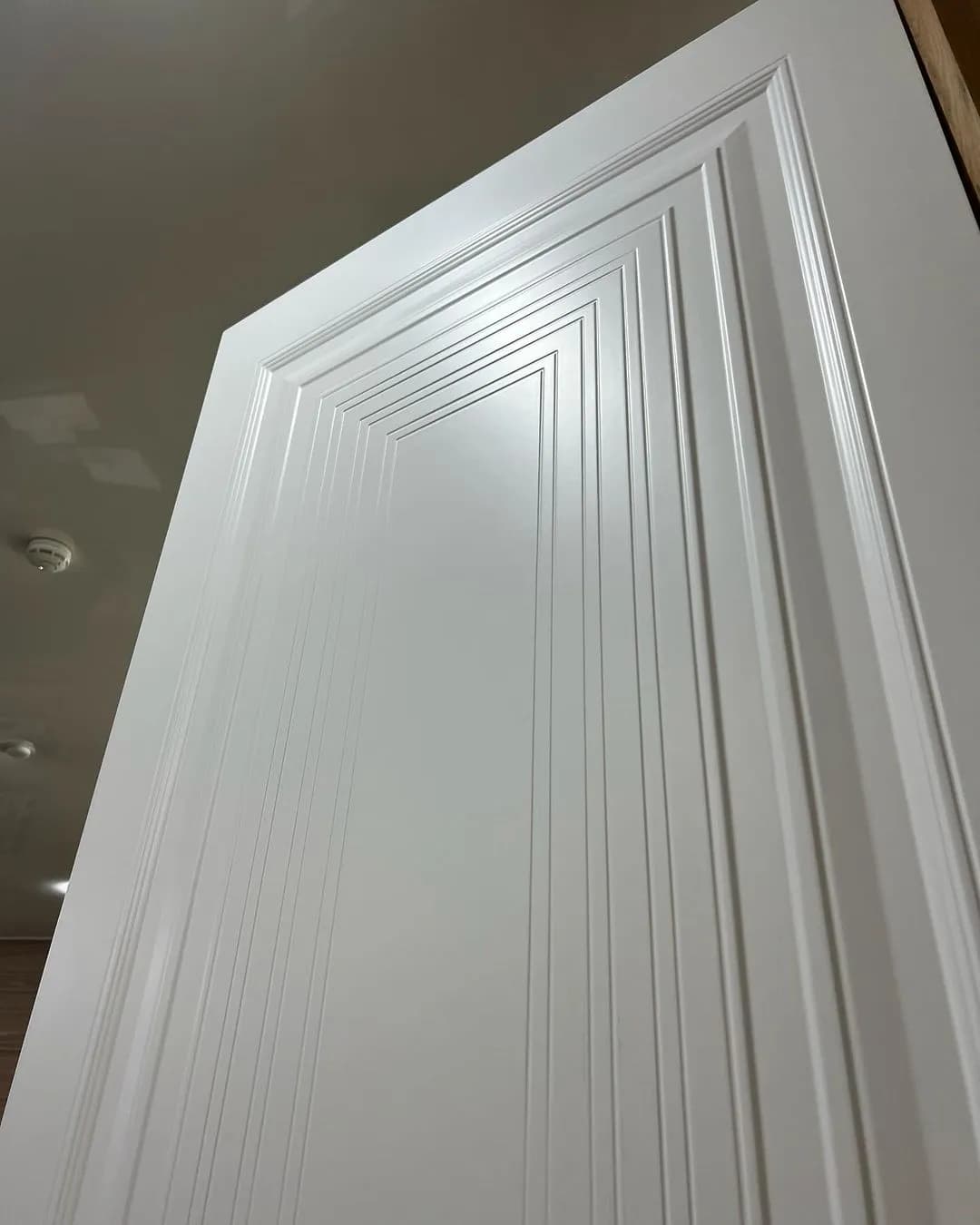 درب دکوراتیو مدرن با طرح هندسی سه‌بعدی مدل مارک‌اِوو کد30341 — تصویر ۷