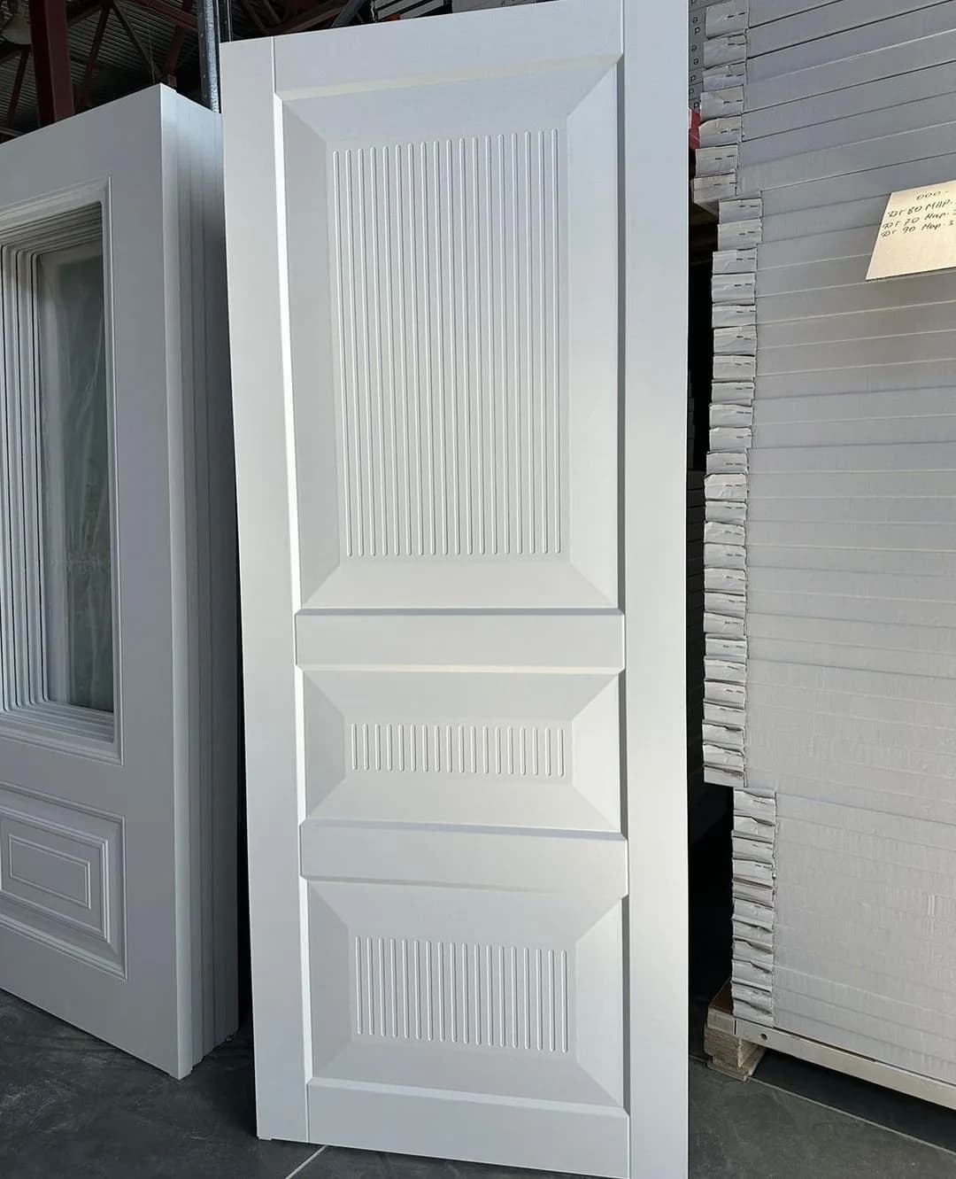 درب اتاقی MDF سفید طرح سه‌قاب با ابزار شیار عمودی کد 30261 — تصویر ۶