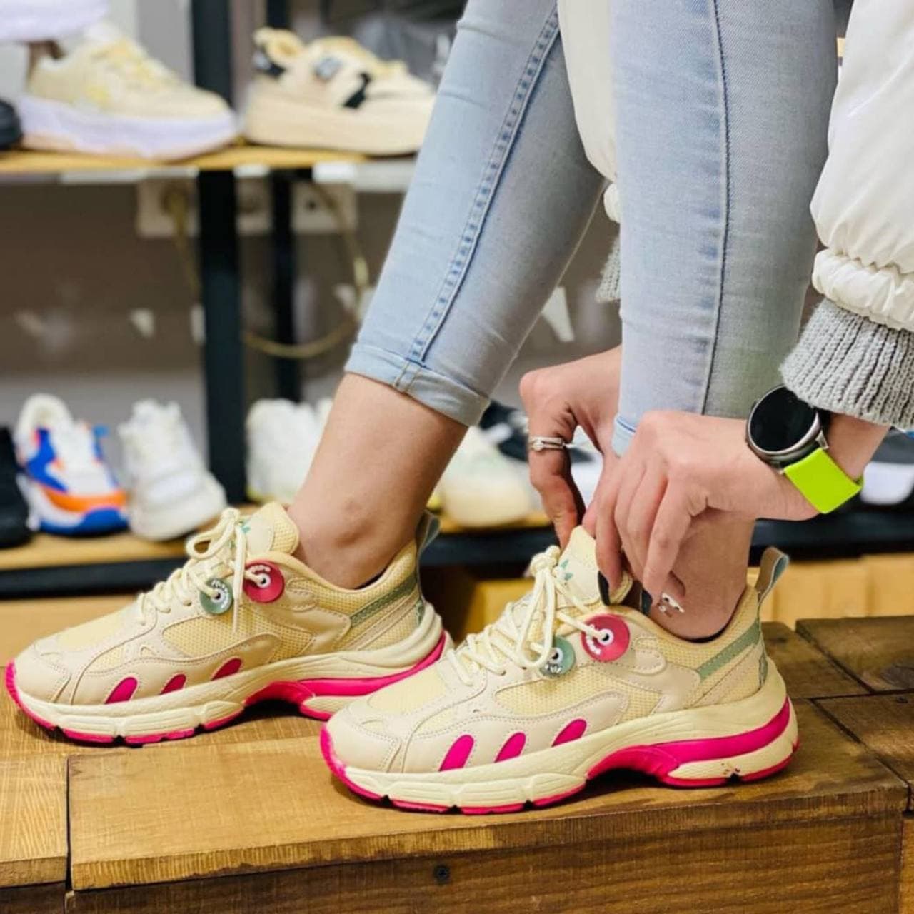 کتونی ادیداس زنانه کرم سرخ ابی adidas کد 108 — تصویر ۲