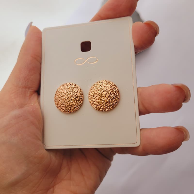 گوشواره میخی طلایی — تصویر ۵