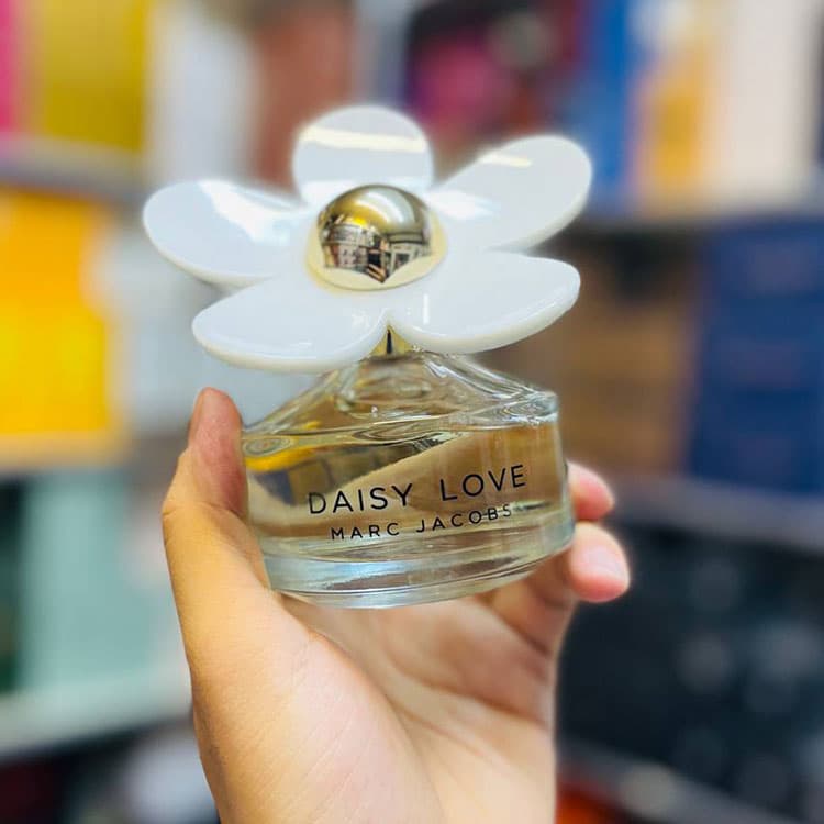 ادو تویلت زنانه اماراتی MARC JACOBS Daisy Love حجم 100 میلی لیتر — تصویر ۴