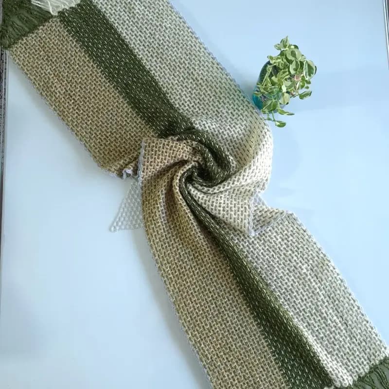 شال بافتنی دستبافت لمه دار سبز کرم ابعاد 160×39 — تصویر ۹