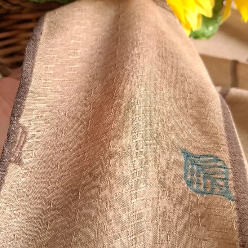 روسری نخی کشمیر قواره 140 مدل برگ دور دست دوز — تصویر ۳