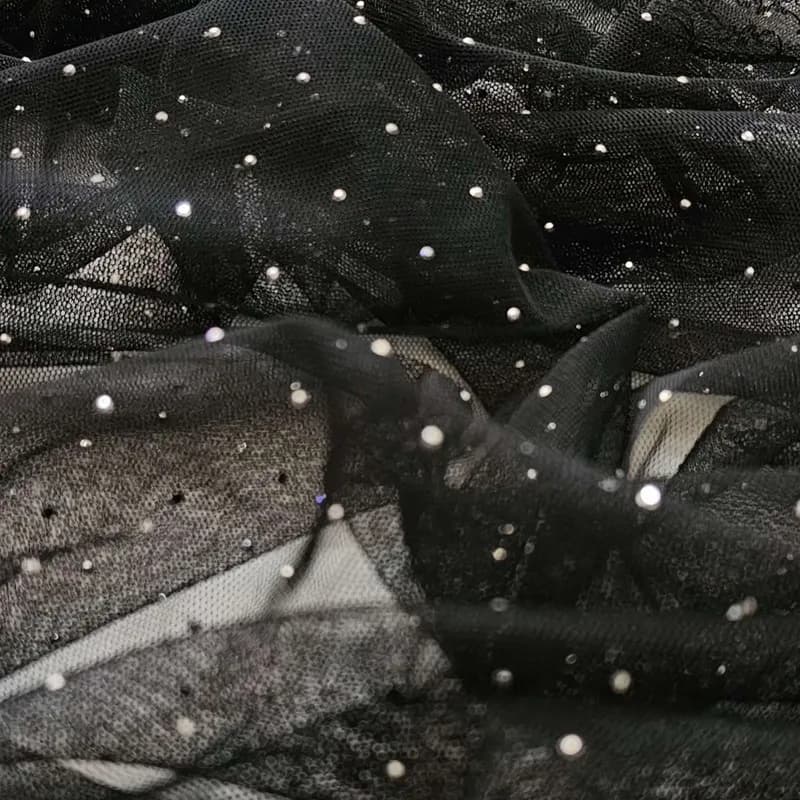 مینی اسکارف مجلسی نگین دار تور دانتل دوزی شده مشکی 70×70 — تصویر ۴