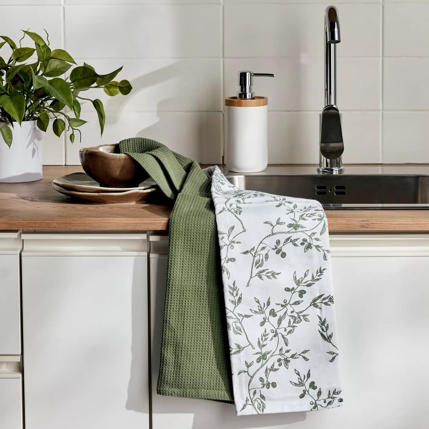 دستمال آشپزخانه هوم سنتر، مدل Olivia 2-Piece Kitchen Towel Set ، سبز/سفید/زیتون، 50×70 سانتی متر، 2 عددی