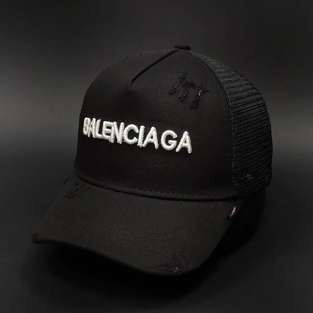 کلاه بیسبالی تاج‌دار پشت توری زاپ‌دار Balenciaga | کلاه تراکر لوکس استریت‌ویر با طراحی مدرن و استایل فشن خیابانی