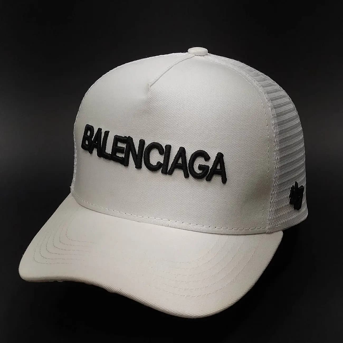 کلاه بیسبالی تاج‌دار پشت توری Balenciaga | کلاه تراکر لوکس استریت‌ویر با طراحی فشن و استایل خیابانی خاص
