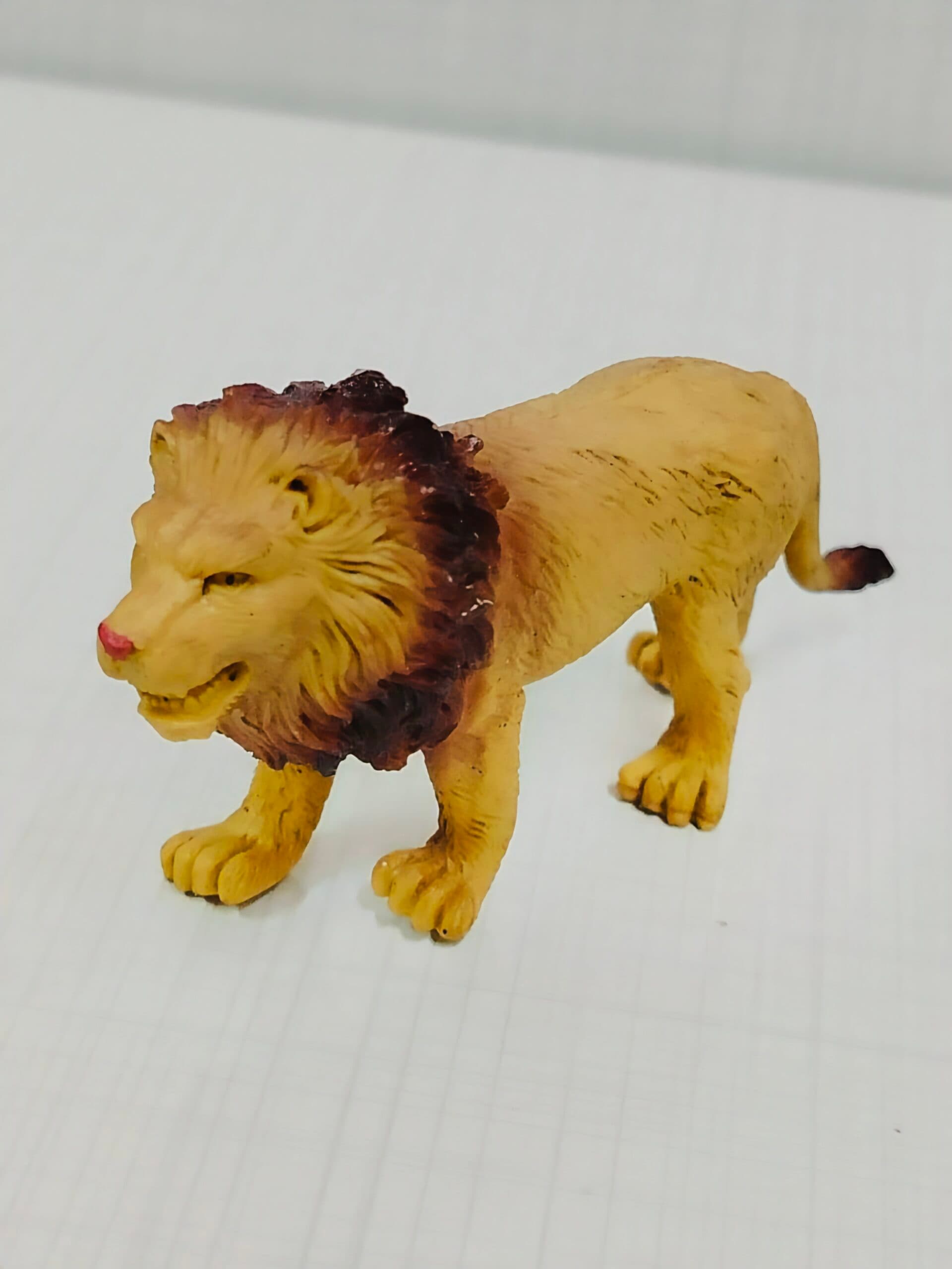 فیگور شیر وحشی