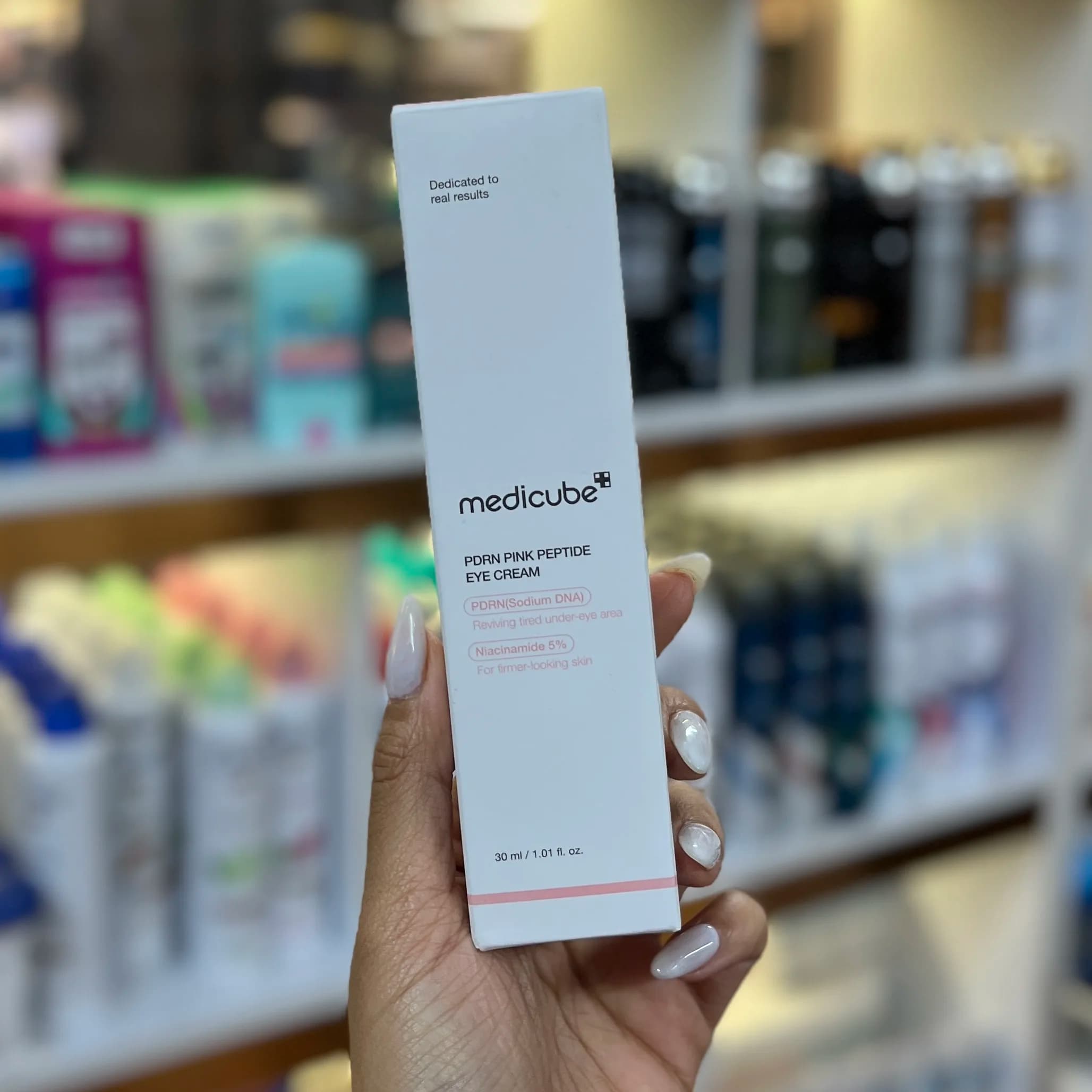 دور چشم مدی کیوب اورجینال Medicube PDRN Pink Peptide Eye Cream — تصویر ۸