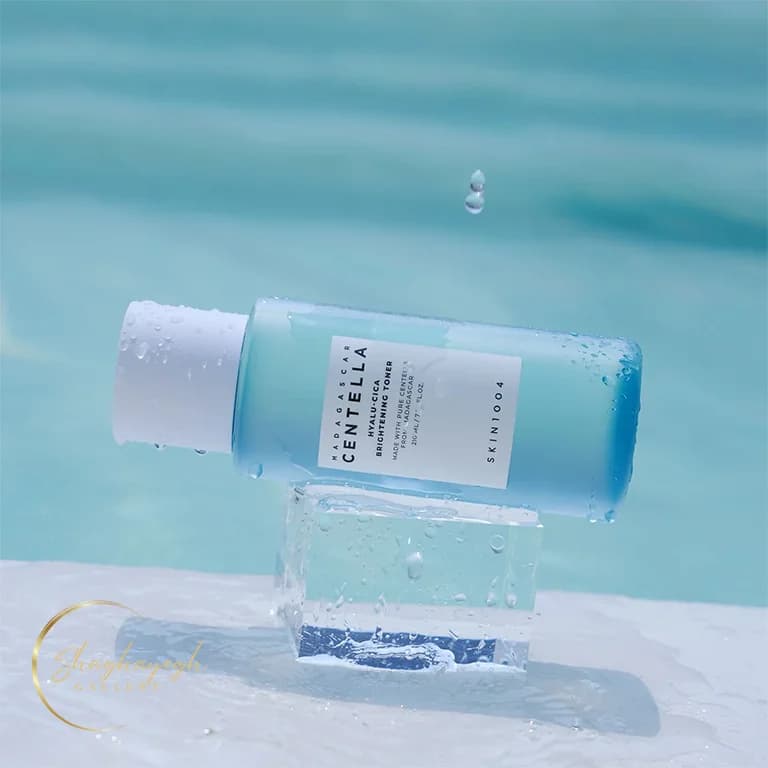 تونر روشنکننده و آبرسان هیالو–سیکا سنتلا ۲۱۰ میل SKIN1004 Madagascar Centella Hyalu-Cica Brightening Toner — تصویر ۳