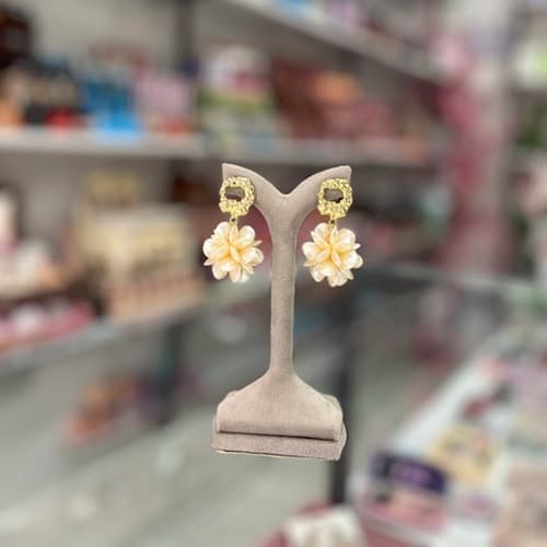 گوشواره طلایی با آویز گل