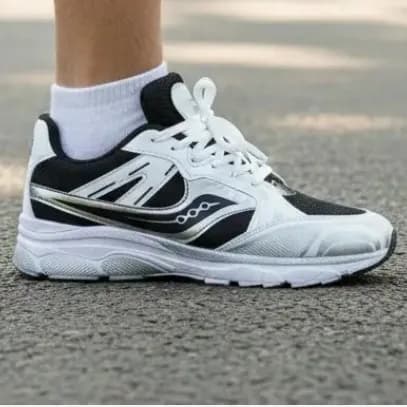 کفش اسپرت مردانه ساکونی مدل نیو فیس رنگ مشکی سفید زیره ایربولینگ — تصویر ۲