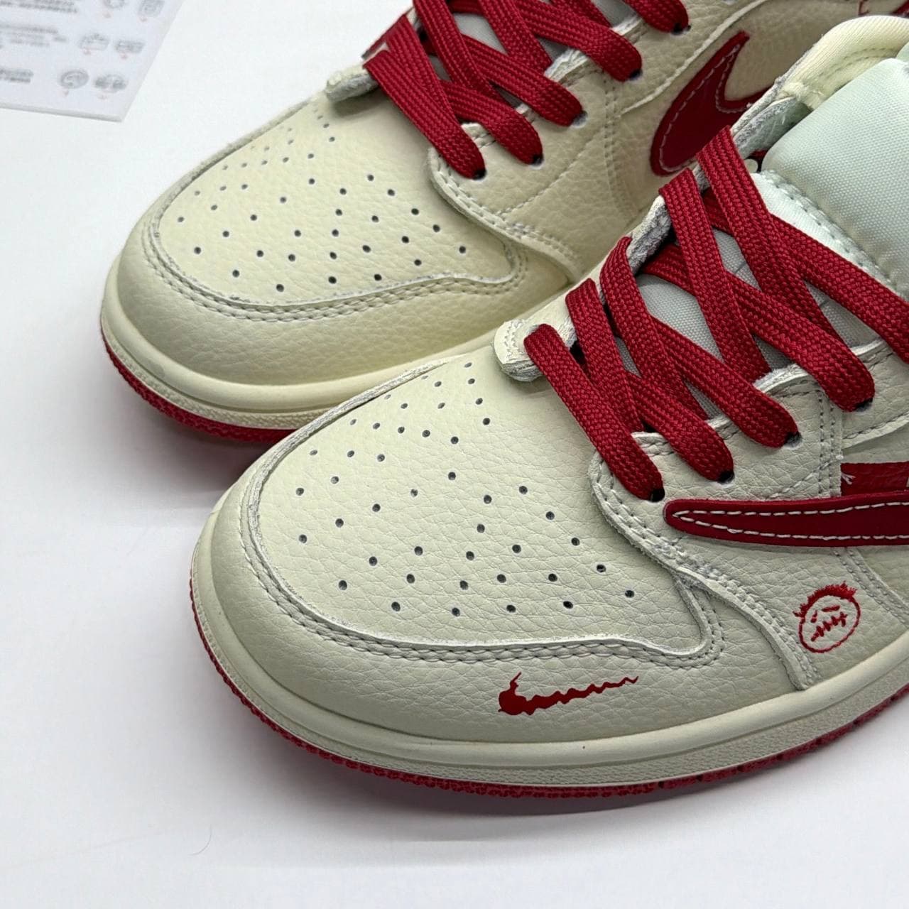 کفش کتونی نایک ایر جردن وان لو تراویس اسکات سوپریم NIKE AIR JORDAN 1 LOW X TRAVIS SCOTT X SUPREME — تصویر ۶