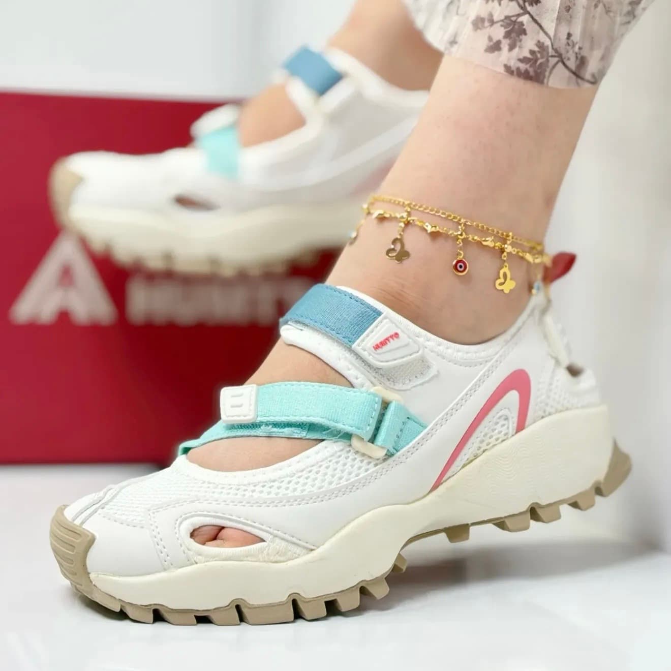 کفش صندل چسبی طبیعت گردی زنانه هامتو Humtto women’s sandal — تصویر ۹