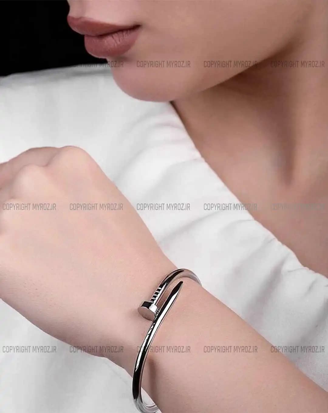 دستبند استیل زنانه کارتیر CARTIER مدل میخ کد 2403 — تصویر ۳