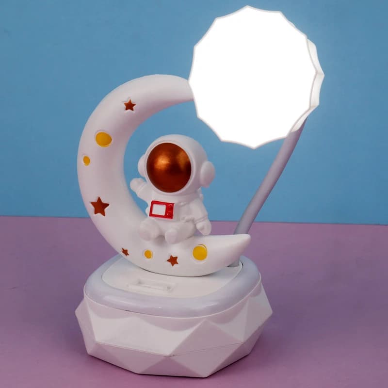 چراغ مطالعه فانتزی شارژی طرح فضایی Cosmic Man Led Table Lamp — تصویر ۳