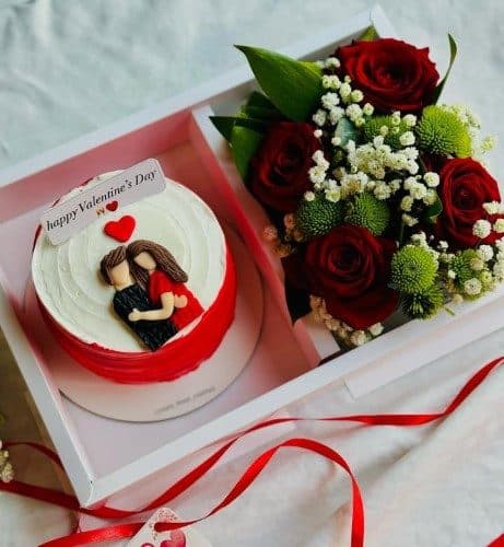 کیک تولد و باکس گل تبریک تولد 18 سالگی