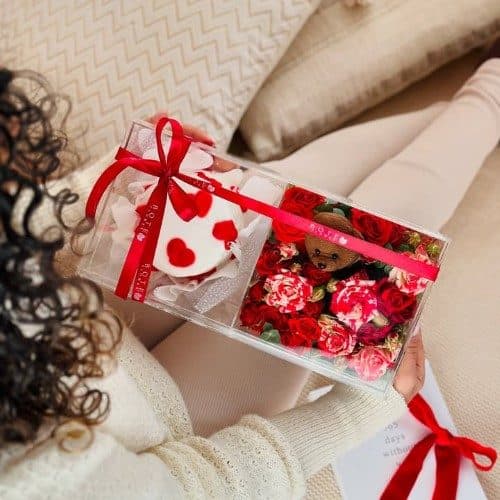 کیک تولد و باکس گل تبریک تولد به دوست