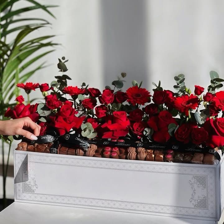 از کجا می‌توانم گل رسمی برای تبریک روز وکیل تهیه کنم؟