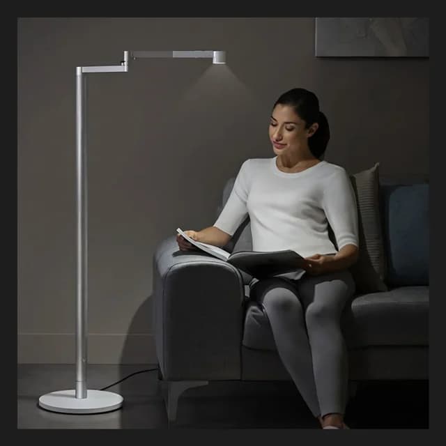 چراغ پایه دار ایستاده گردان دایسون رنگ سفید نقره ایی Dyson Solarcycle Morph floor — تصویر ۴