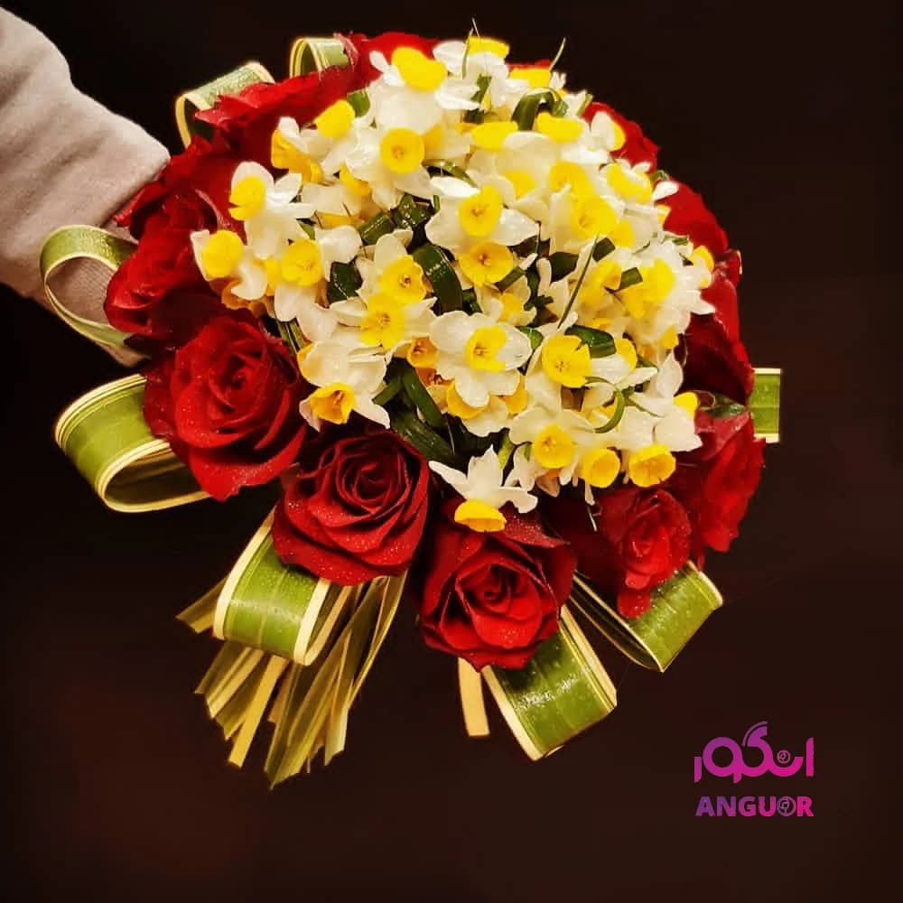 دسته گل رز قرمز و نرگس — تصویر ۲
