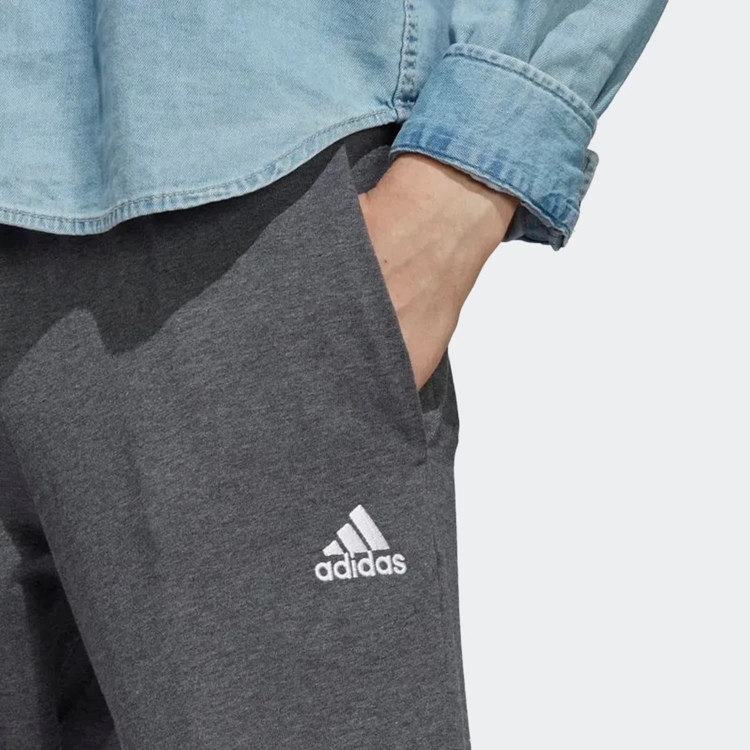 شلوار مردانه آدیداس مدل PANTS ESSENTIALS TEJIDO JERSEY PIERNA CÓNICA DOBLADILLO ABIERTO — تصویر ۳