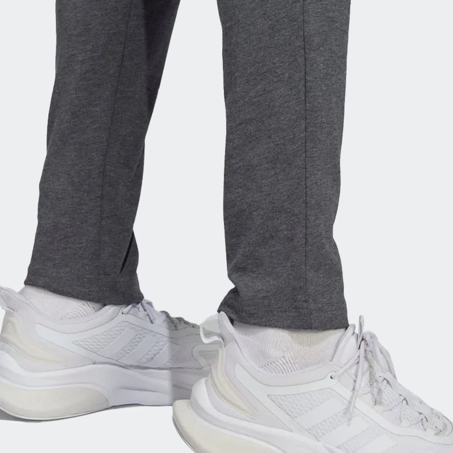 شلوار مردانه آدیداس مدل PANTS ESSENTIALS TEJIDO JERSEY PIERNA CÓNICA DOBLADILLO ABIERTO — تصویر ۴