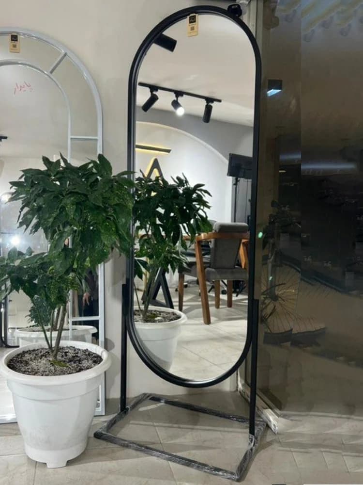 آینه کپسولی پایه مستطیل نیزه ای
