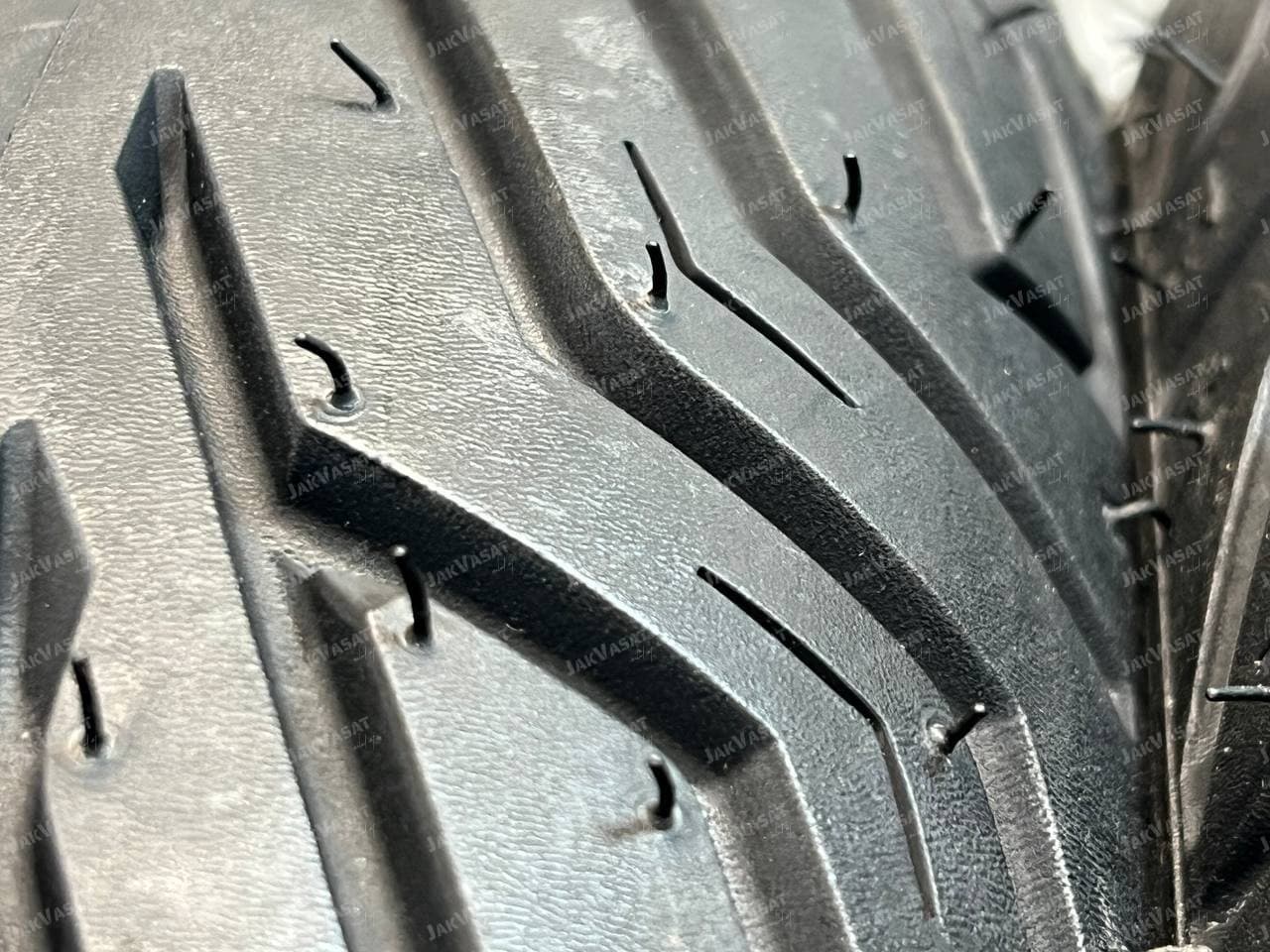ست لاستیک میشلن عقب و جلو ایکس مکس سیتی گریپ2 / XMAX MICHELIN 120/70/15 + 140/70/14 / ساخت اروپا کشور صربستان اصل کد ۲۰۰۷۳۳ — تصویر ۳