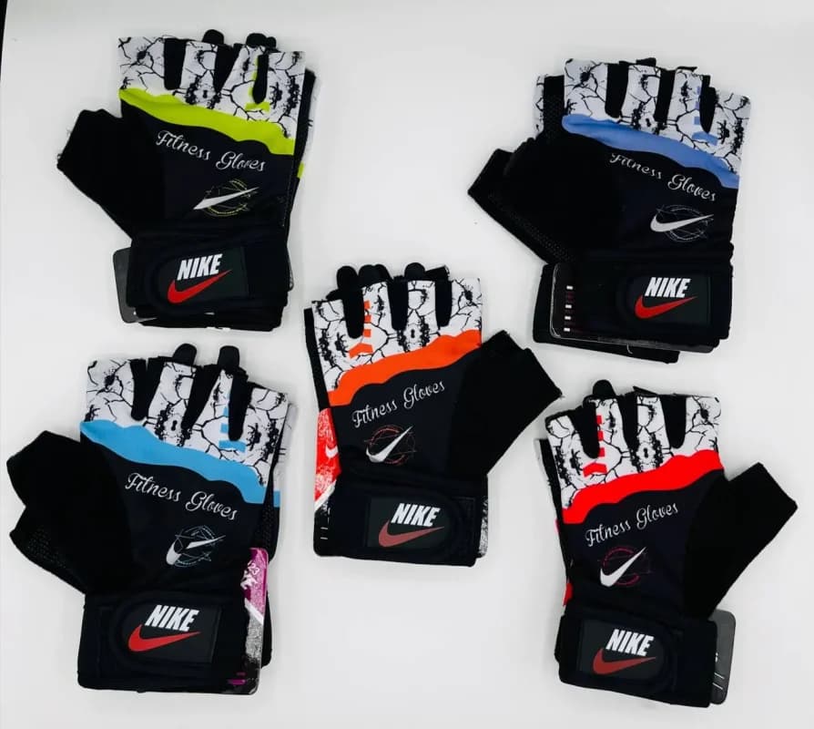 دستکش بدنسازی زنانه نیمه انگشتی نایکی Nike با رویه پارچه‌ای (سبک و تنفس‌پذیر)