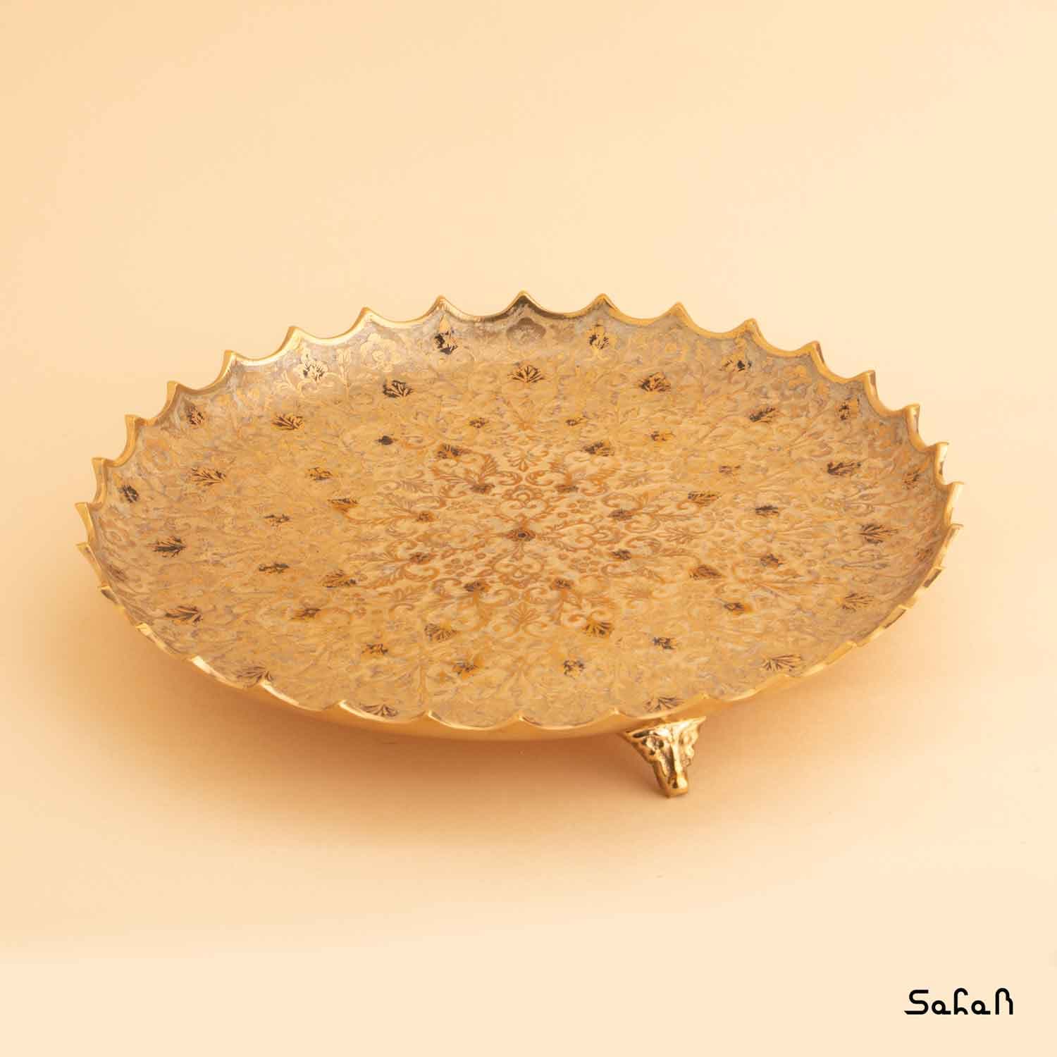شیرینی خوری برنجی میناکاری سه پایه طرح تاج — تصویر ۶
