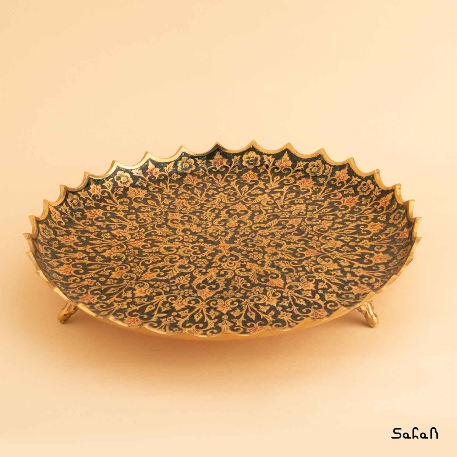 شیرینی خوری برنجی میناکاری سه پایه طرح تاج — تصویر ۴