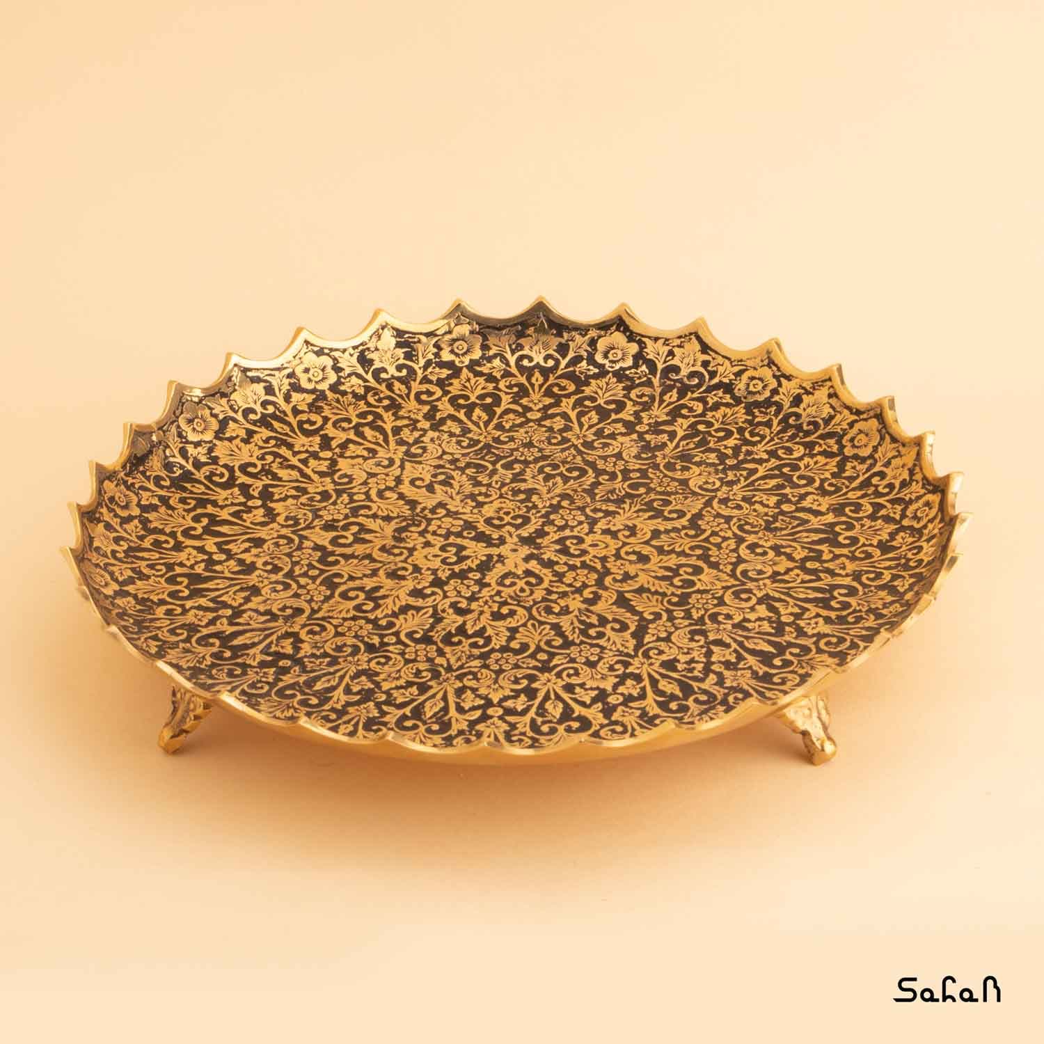 شیرینی خوری برنجی میناکاری سه پایه طرح تاج — تصویر ۲