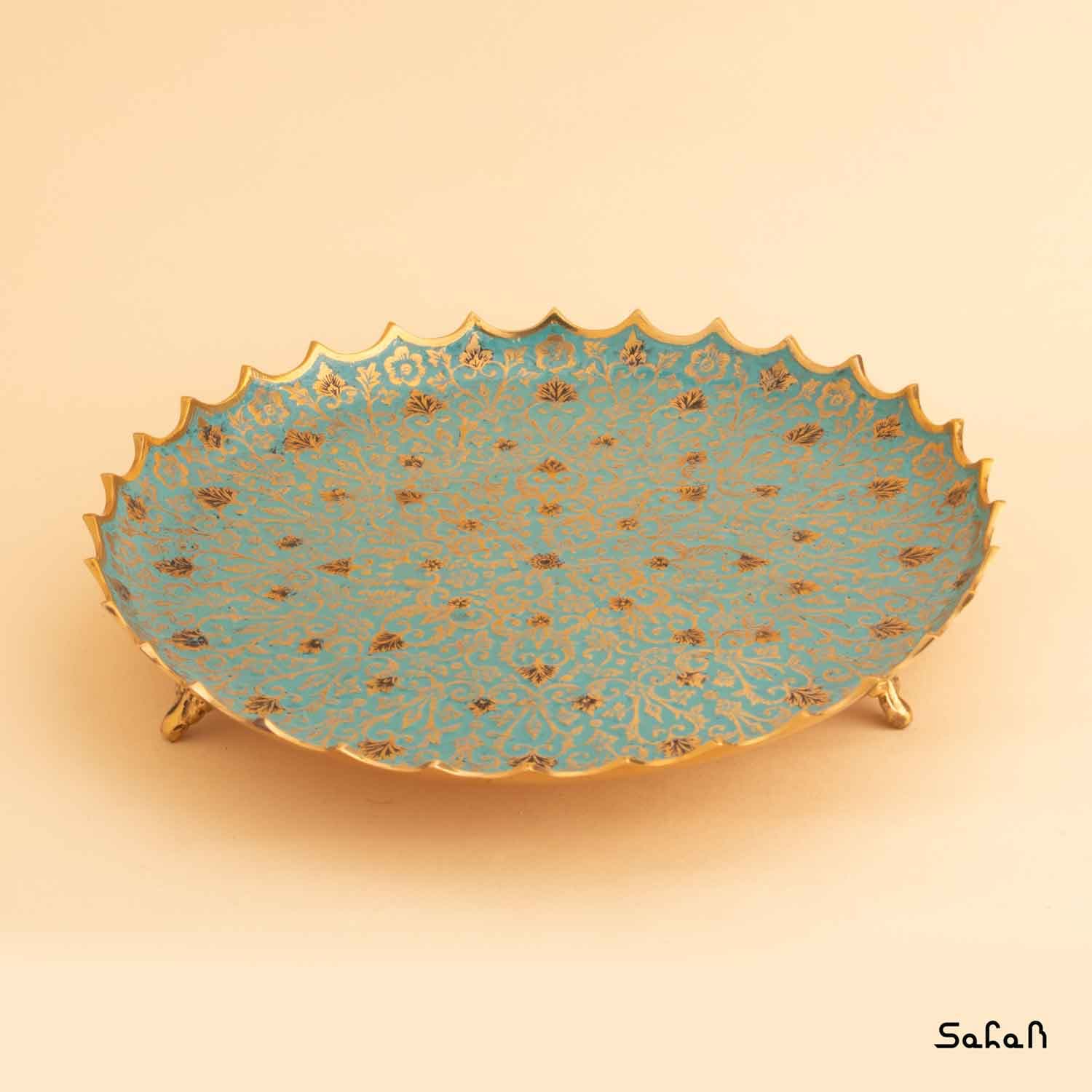 شیرینی خوری برنجی میناکاری سه پایه طرح تاج — تصویر ۳