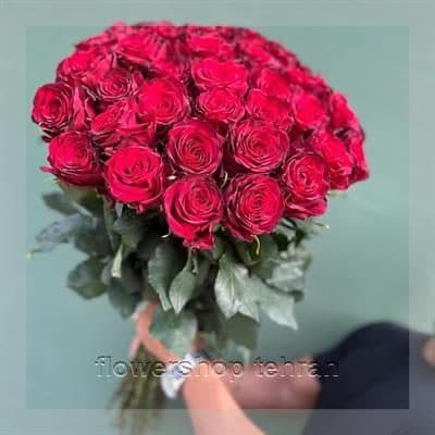 اگر وقت رفتن به گلفروشی را نداری، گل عروس رنگی را اینترنتی سفارش بده