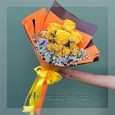 باکس گل و بادکنک ارزان با گل‌های تازه و دیزاین حرفه‌ای